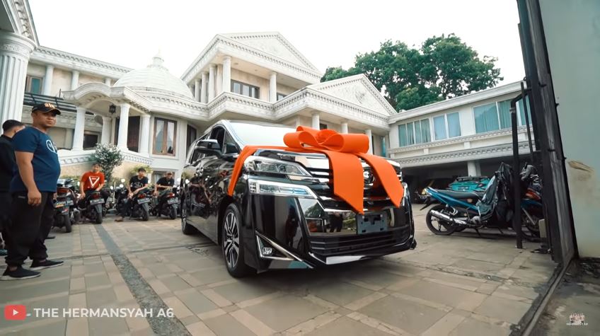 10 Momen Anang berikan kejutan untuk Ashanty, kasih hadiah mobil