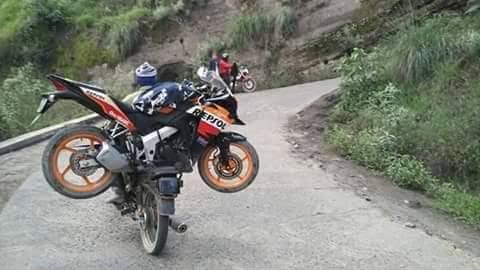 9 Potret bukti ketangguhan motor jadul, bisa angkut roda dua