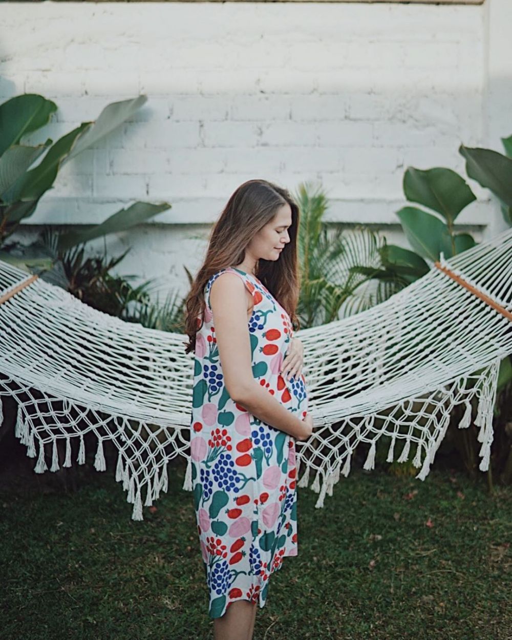 8 Potret baby bump Sabai Morscheck hamil anak kedua, gayanya sederhana