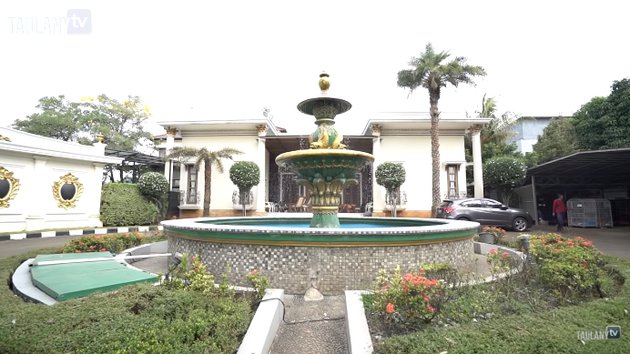 12 Potret rumah mewah Aleta Molly, ada badan pesawat parkir di halaman