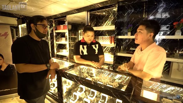 12 Potret rumah mewah Aleta Molly, ada badan pesawat parkir di halaman