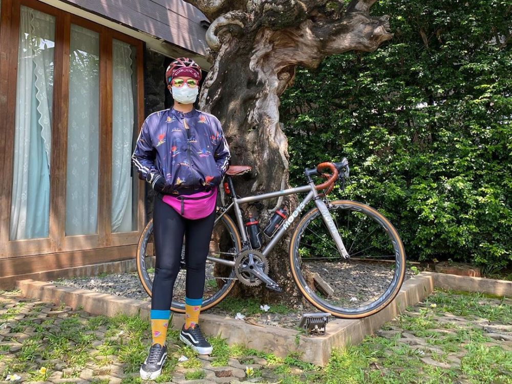 7 Potret koleksi sepeda Nirina Zubir, pernah gowes Jakarta-Bali