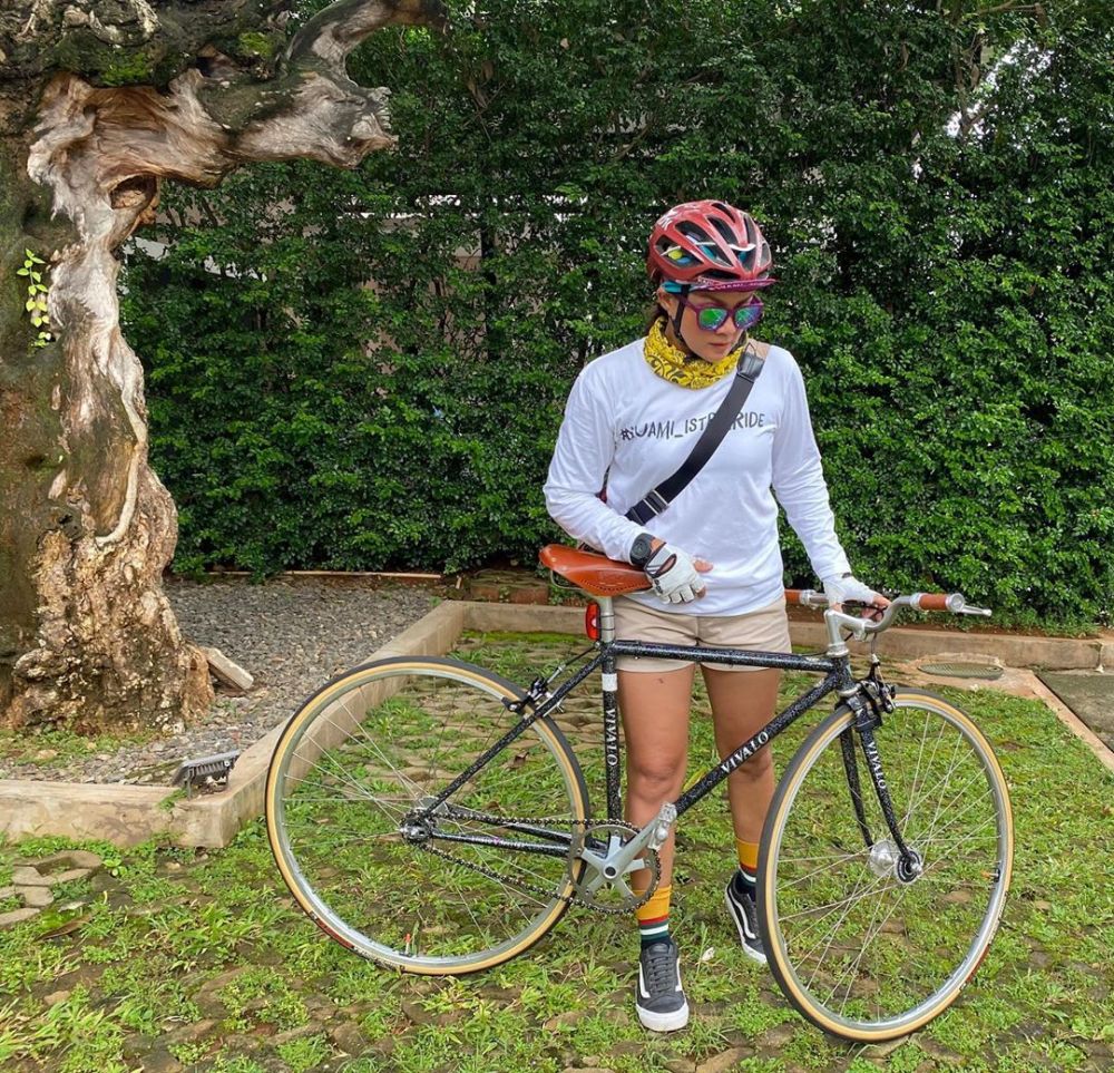 7 Potret koleksi sepeda Nirina Zubir, pernah gowes Jakarta-Bali