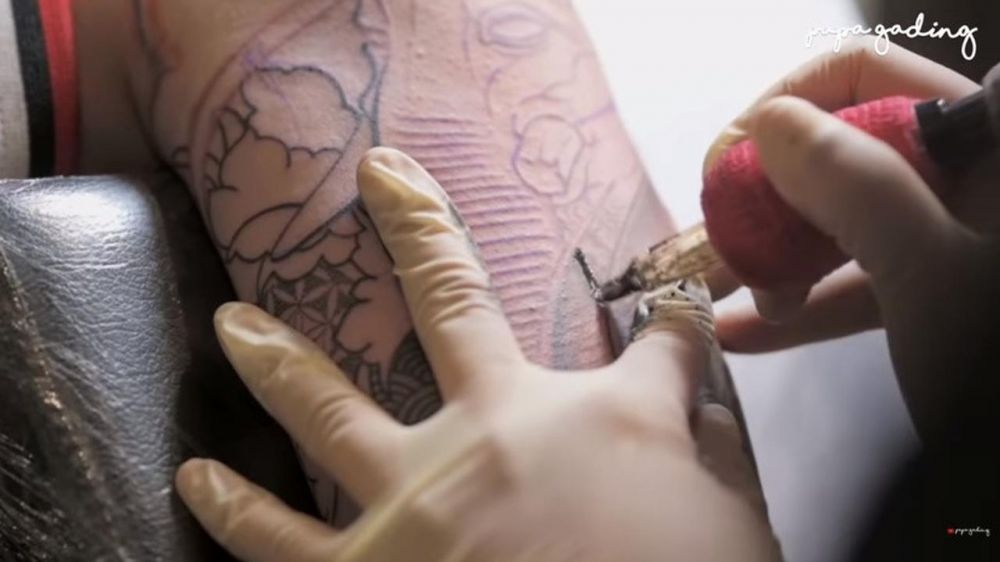 8 Momen Gading Marten bikin tato gajah, ada pesan di baliknya