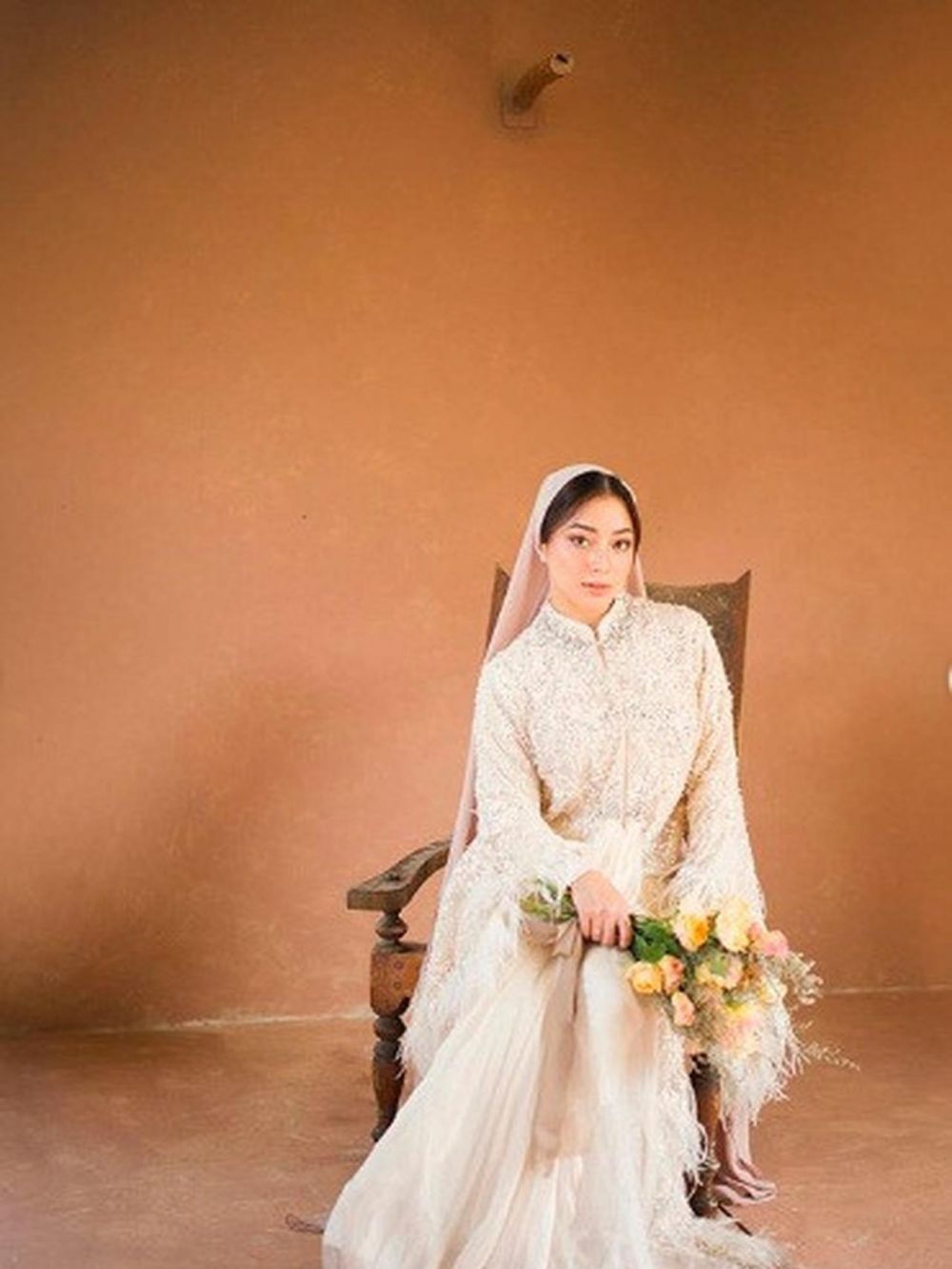 6 Gaya Nikita Willy dalam pemotretan tema Dignity, anggun memesona