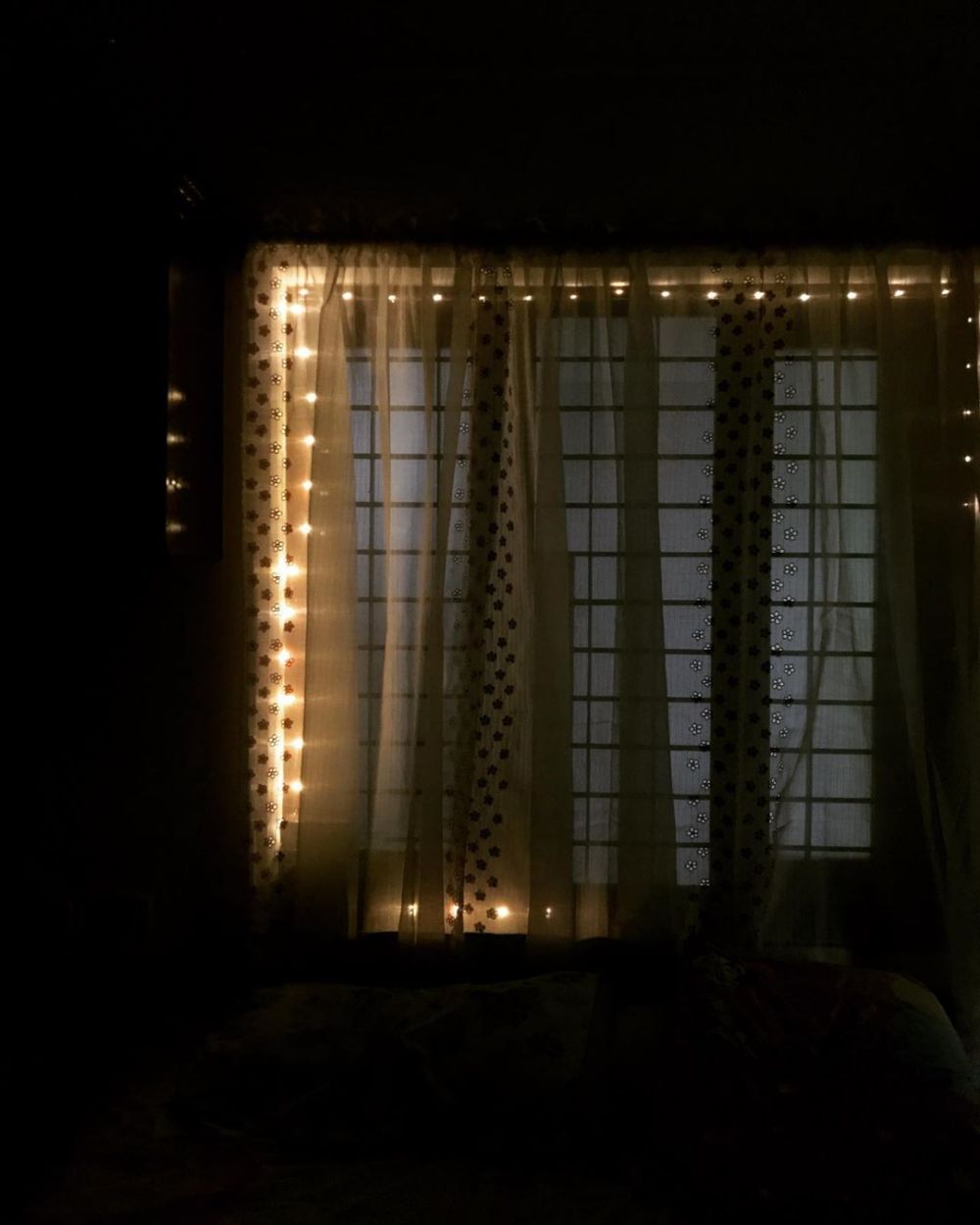 10 Cara dekorasi kamar  dengan hiasan  lampu  LED 
