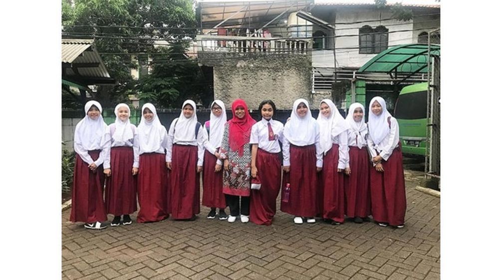 7 Potret lawas Sandrinna Michelle saat SD, aura bintangnya sedari dulu