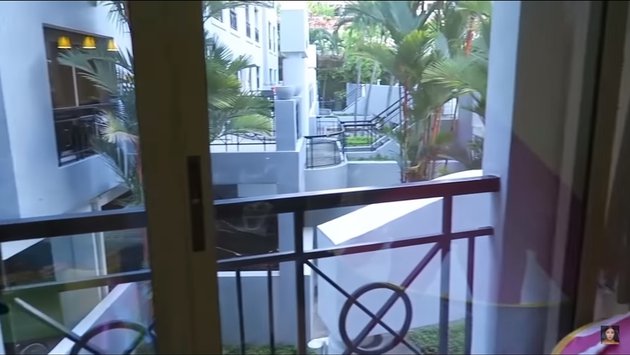 10 Potret apartemen Denada di Singapura, minimalis bernuansa putih