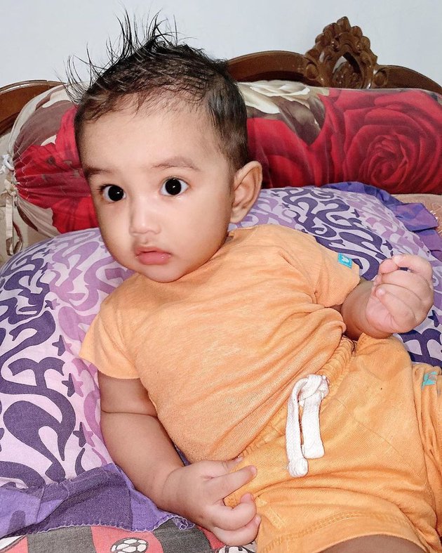 10 Potret Abqari, anak Raya Kitty yang gantengnya kian terpancar