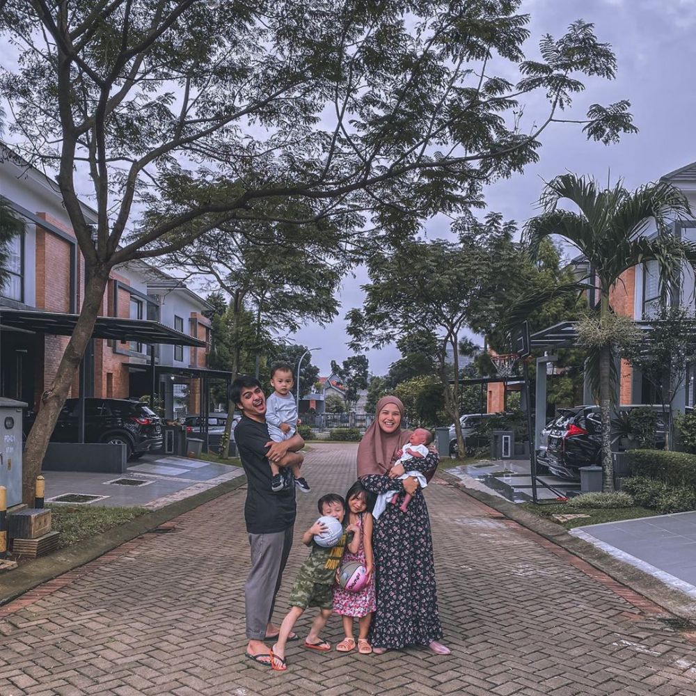 Dikaruniai lebih 3 anak, 9 seleb muda ini tetap cantik memesona