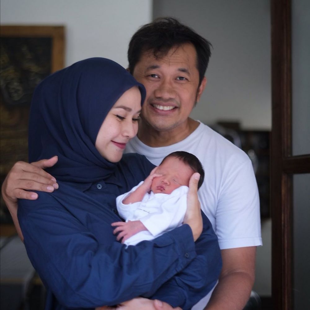 Unggah momen Hanung bareng anak, Zaskia Mecca bicara kesabaran suami