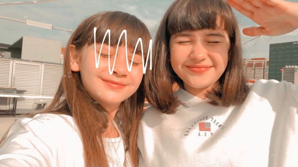 10 Potret Sandrinna Michelle dan adiknya, bak pinang dibelah dua