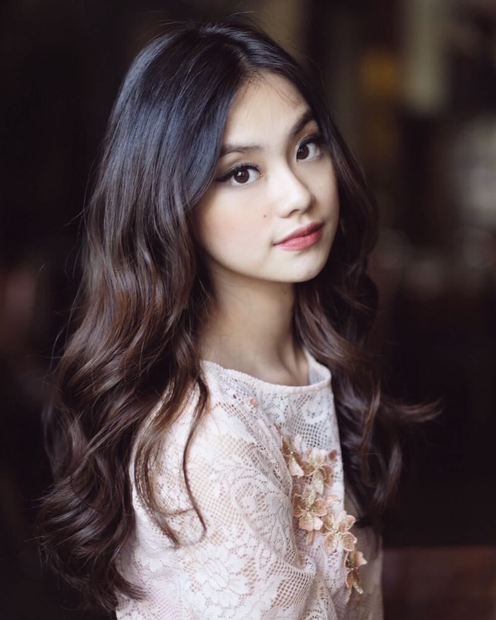 10 Potret cantik Gege Elisa 'Virgin 3', disebut mirip idol Korea