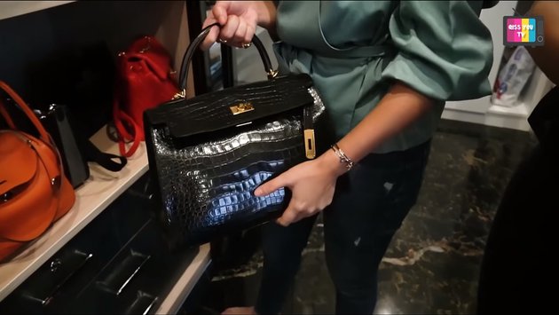 11 Potret kamar Nikita Mirzani, walk in closet penuh koleksi mewah