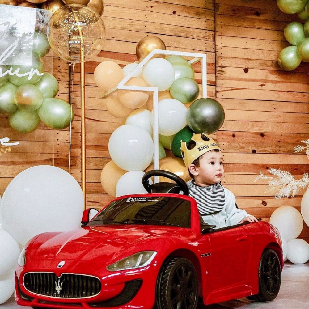 9 Momen perayaan ultah anak Chef Arnold, dihadiahi mobil mainan merah