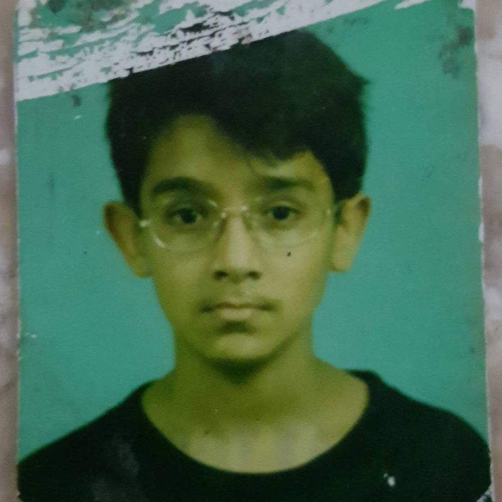 8 Potret lawas Abdulla Alwi suami Tania Nadira, bikin pangling