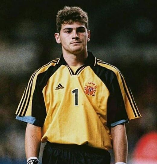 Potret lawas 9 legenda dunia sepak bola, Casillas gantengnya awet