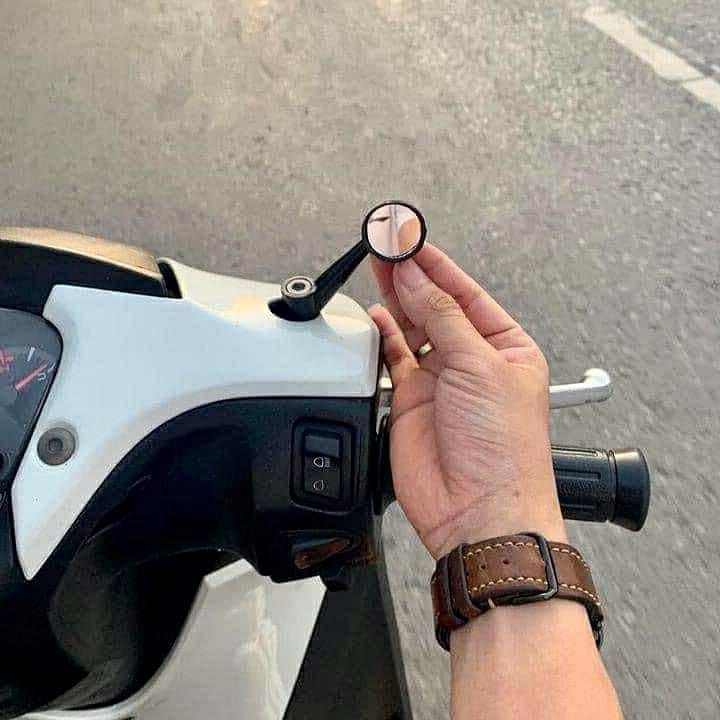 10 Benda nyeleneh dipasang pengendara ini bikin tepuk jidat