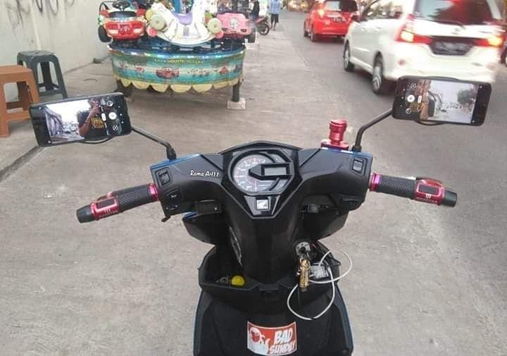 10 Benda nyeleneh dipasang pengendara ini bikin tepuk jidat