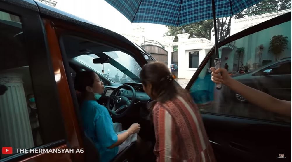 10 Momen Ashanty beri mobil ke pengasuh anaknya, penuh kebahagiaan