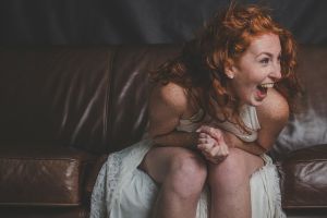 5 Alasan tertawa membantumu mengusir stres