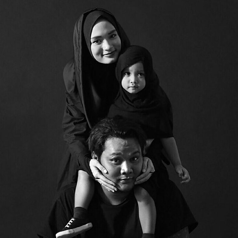 Rey Mbayang dan 6 seleb ini ciptakan lagu untuk istri tercinta