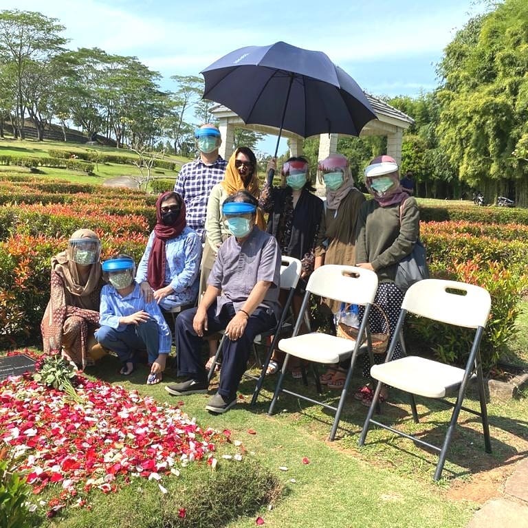 Momen BCL & keluarga ziarah ke makam Ashraf usai 4 bulan absen