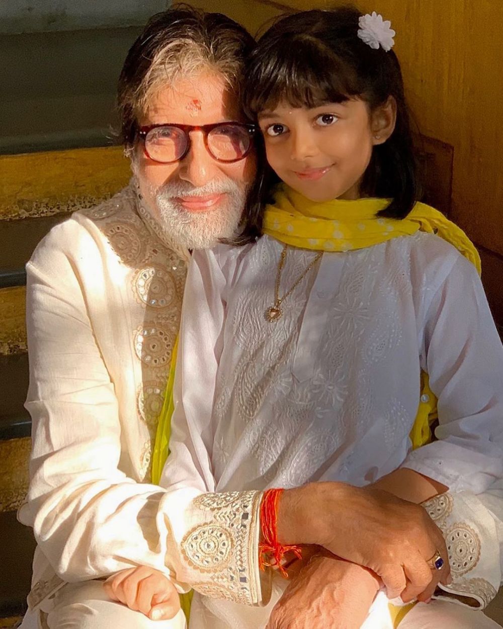 5 Fakta Aishwarya Rai dan cucu Amitabh Bachchan positif corona