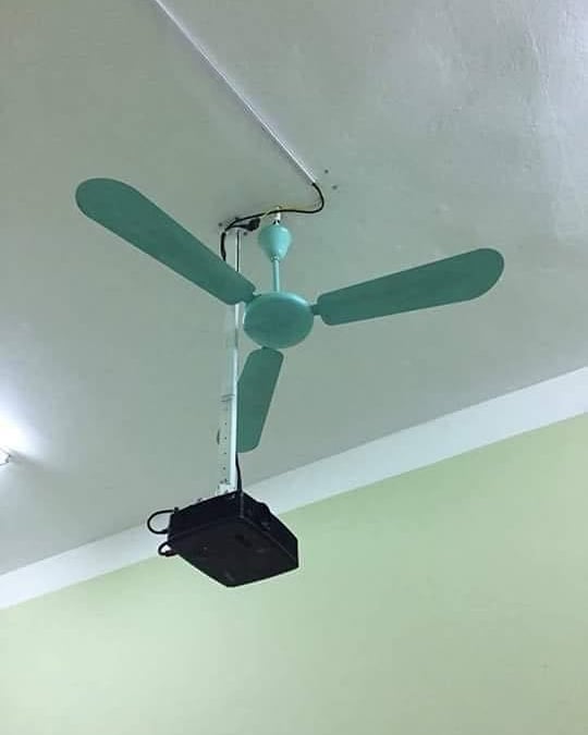 10 Penampakan benda salah pasang di rumah ini bikin senyum tipis