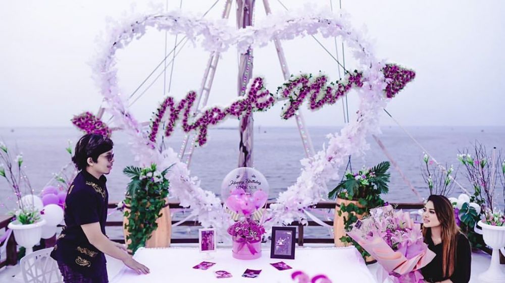 Momen perayaan ultah 5 seleb di kapal, ada yang dilamar kekasih