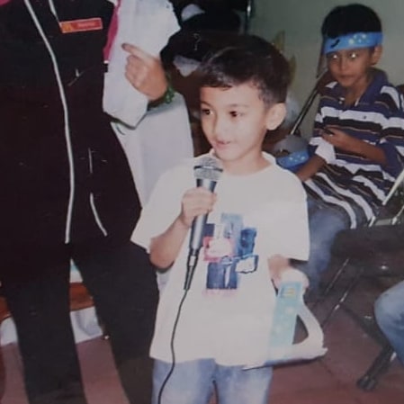 8 Potret masa kecil Ari Irham, imut dan menggemaskan