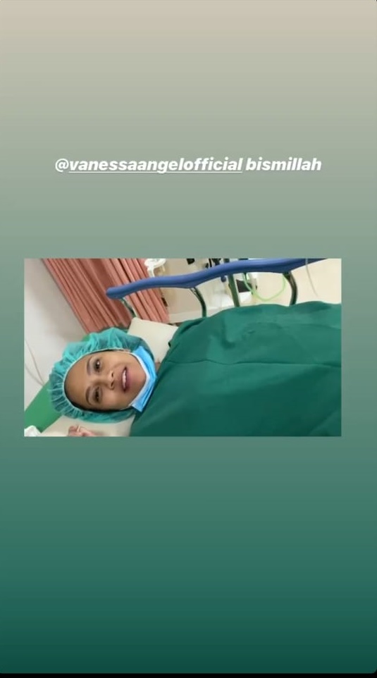 7 Momen Vanessa Angel melahirkan, paras bayinya curi perhatian