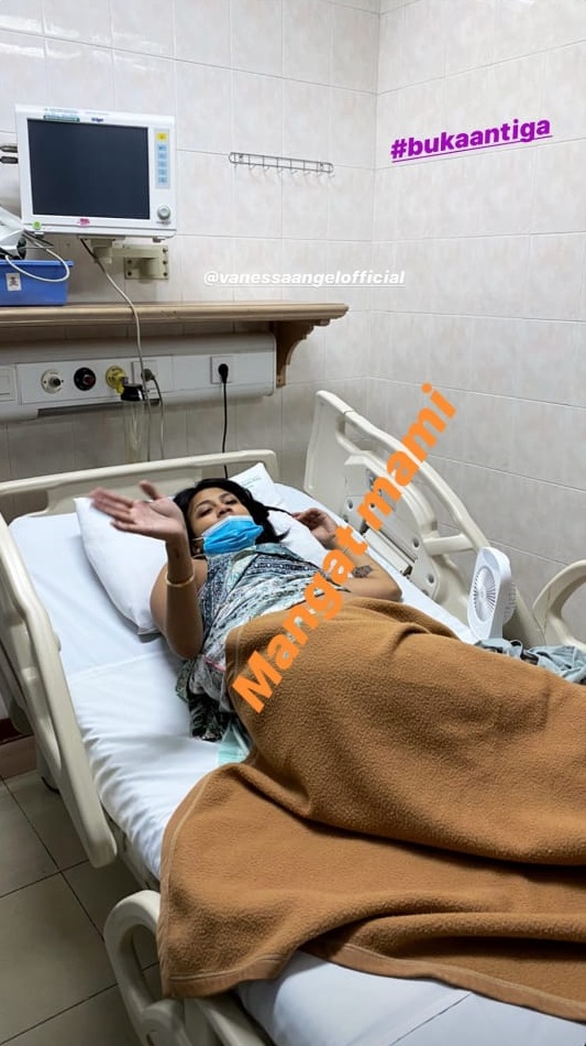 7 Momen Vanessa Angel melahirkan, paras bayinya curi perhatian