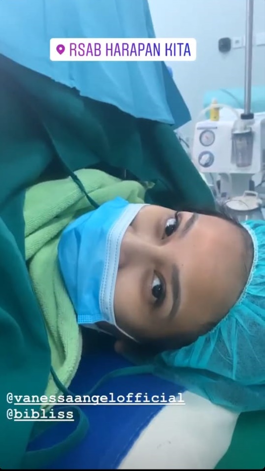 7 Momen Vanessa Angel melahirkan, paras bayinya curi perhatian