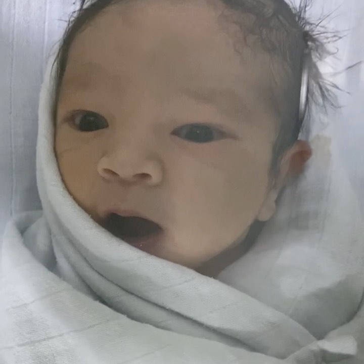 7 Momen Vanessa Angel melahirkan, paras bayinya curi perhatian