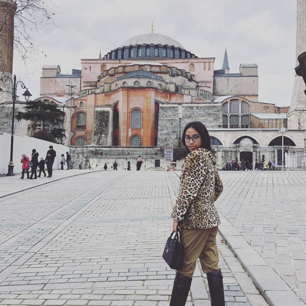 7 Potret Khayra Syakilla putri Gunawan, ikuti jejak sang ayah