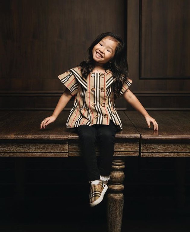 9 Gaya Thalia Onsu dengan barang branded, stylish dari kecil