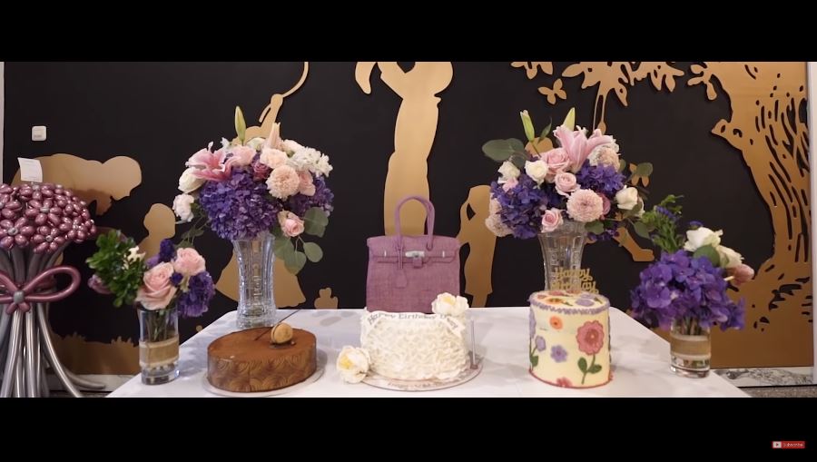 11 Potret pesta ultah Ussy Sulistiawaty ke-40, kado spesial saat hamil