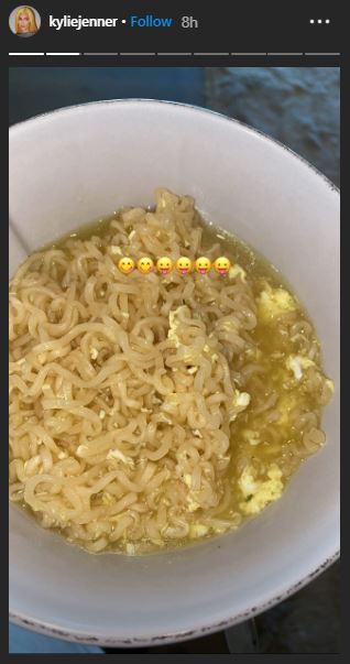 Momen Kylie Jenner pamer mi instan pakai telur ini bikin heboh