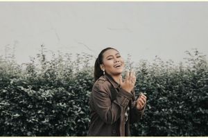 Bantu korban banjir di kota kelahiran, Evi Masamba rela jual mobil