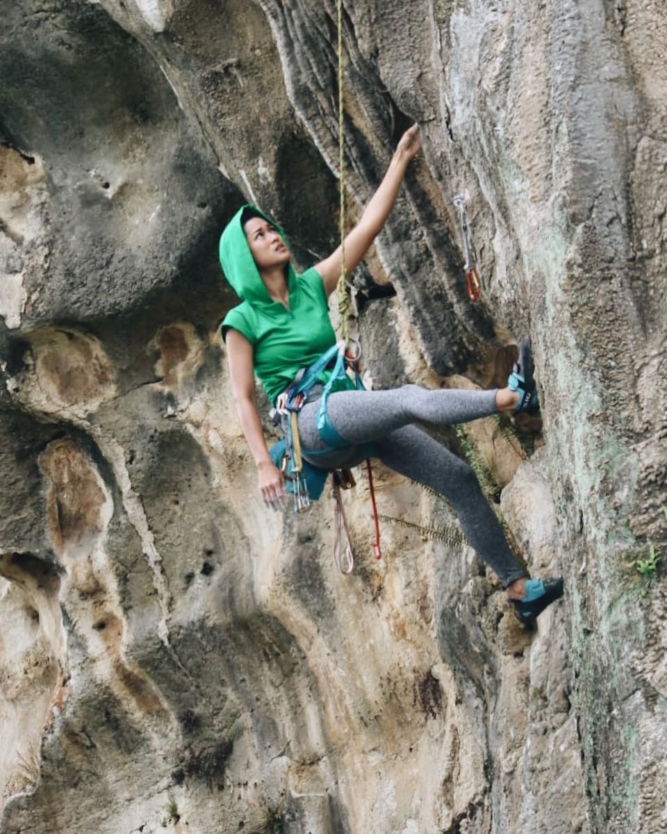 8 Potret Prisia Nasution olahraga ekstrem, silat hingga panjat tebing