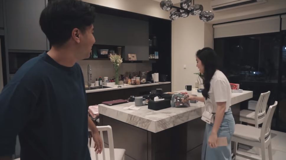 15 Penampakan rumah Vidi Aldiano, desainnya curi perhatian