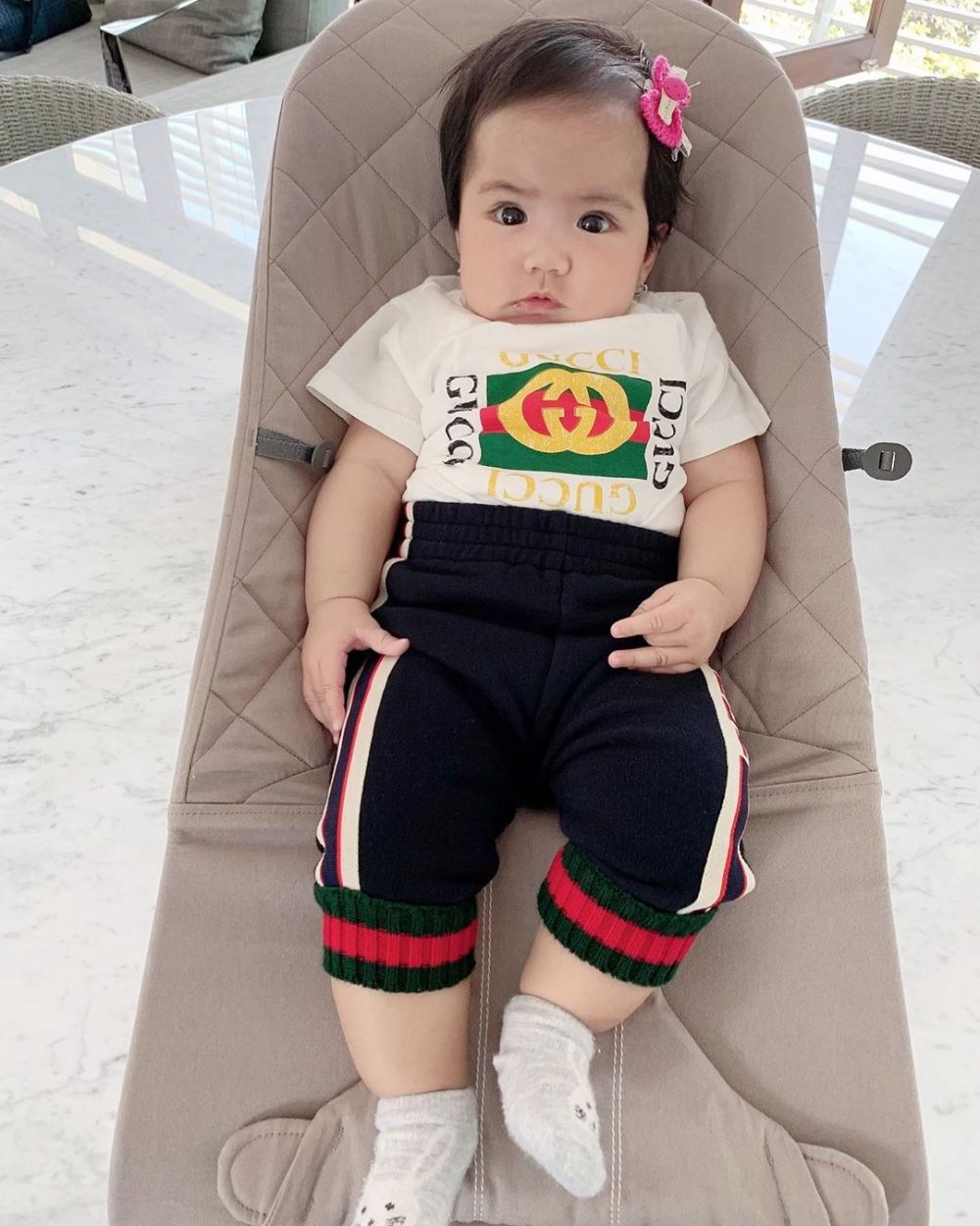 Gaya 7 balita seleb kenakan barang branded, stylish abis