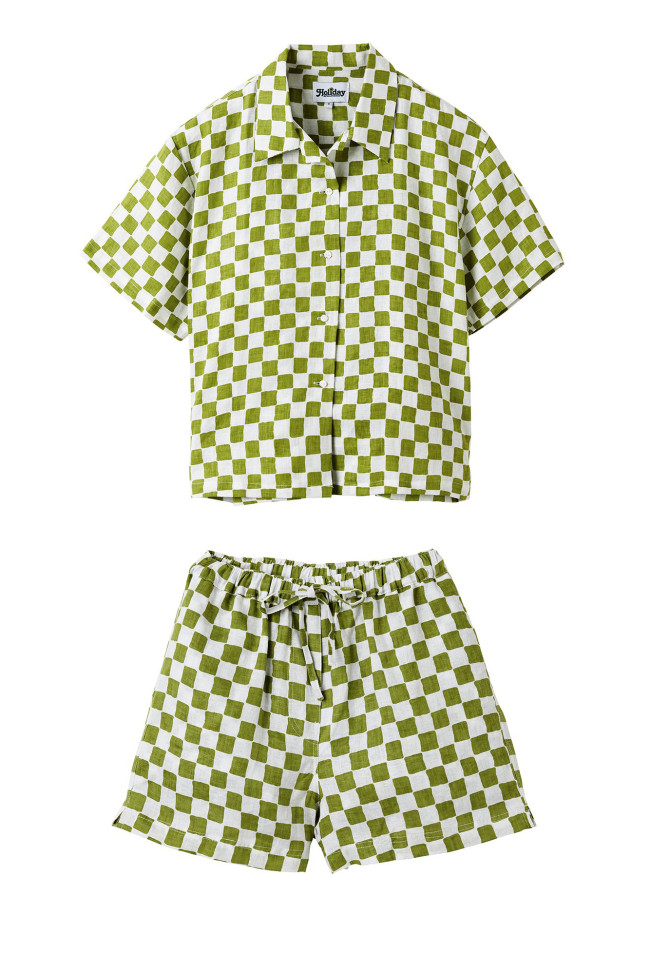 Harga piyama Gigi Hadid saat pamer perut hamilnya curi perhatian