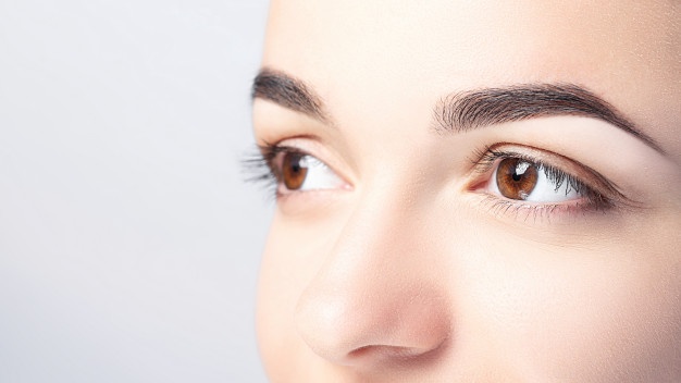 9 Cara menjaga kelembapan kulit area mata