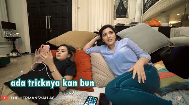 10 Momen Millendaru bertamu ke rumah Anang, bikin kaget Ashanty