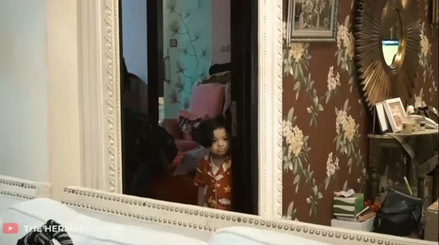 10 Momen lucu anak bungsu Ashanty bertemu Millendaru