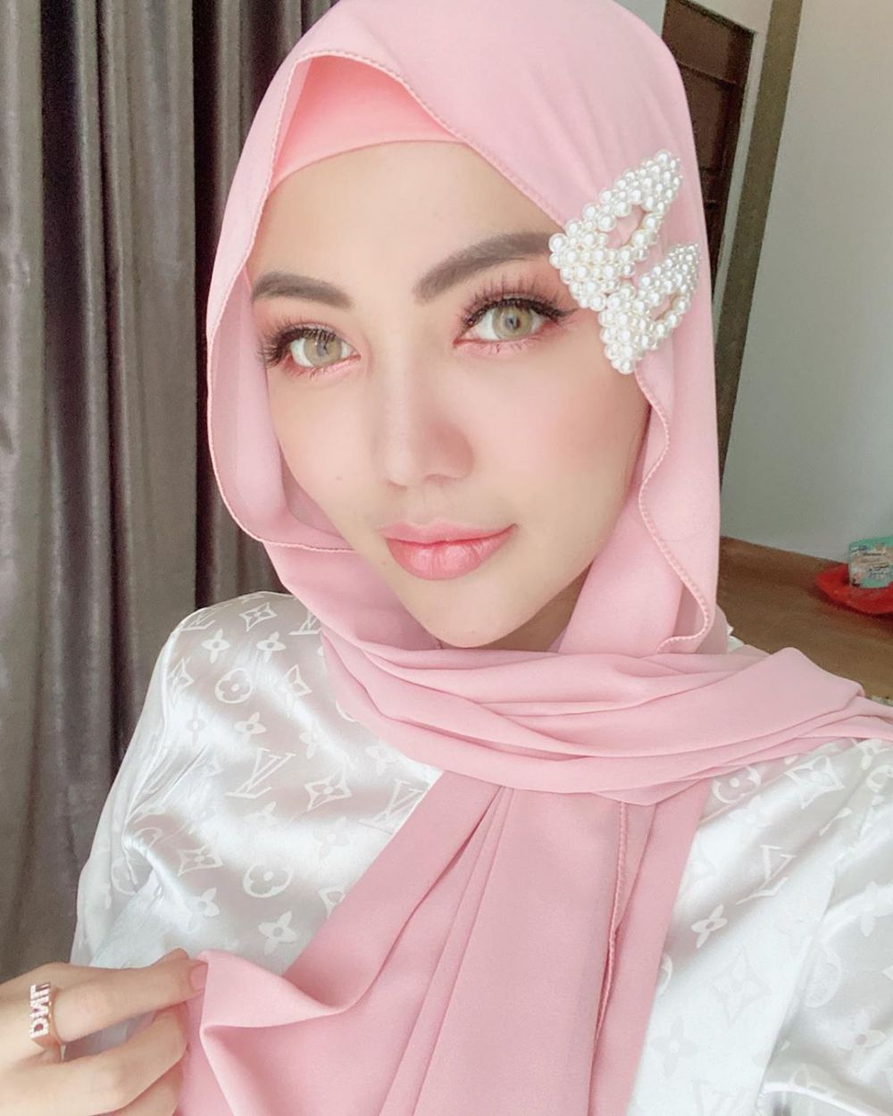 7 Gaya unik Bella Shofie kenakan hijab, cantiknya makin terpancar
