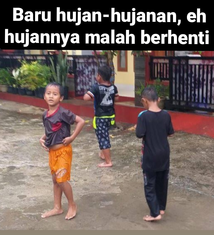 10 Meme lucu momen ngeselin semasa kecil, bikin geregetan