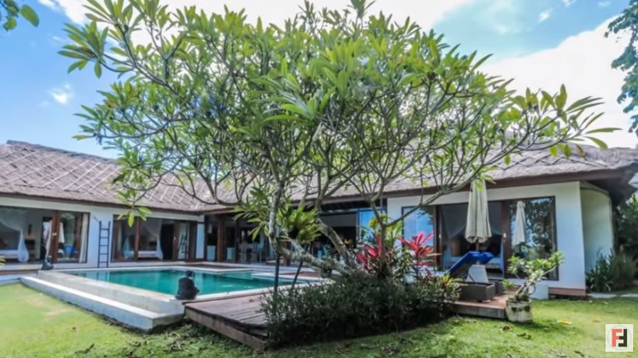 8 Penampakan vila Luna Maya di Bali, suasananya cozy abis